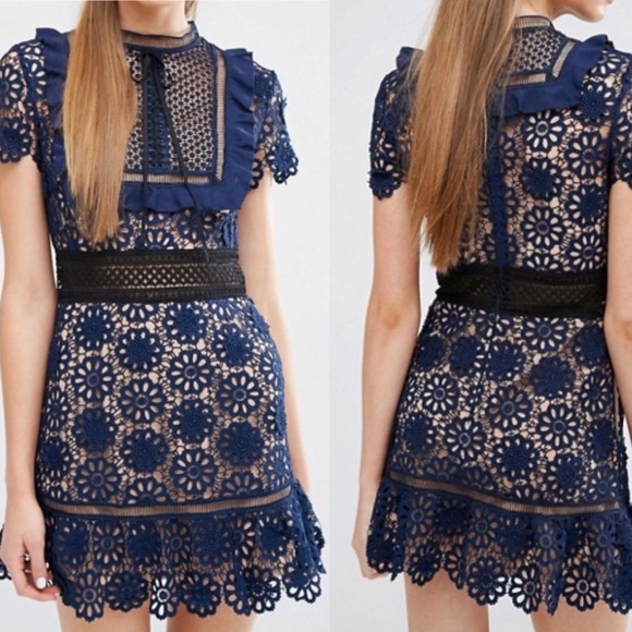 Few Moda Dresses & Skirts - Few Moda navy overlay lace dress w/nude lining